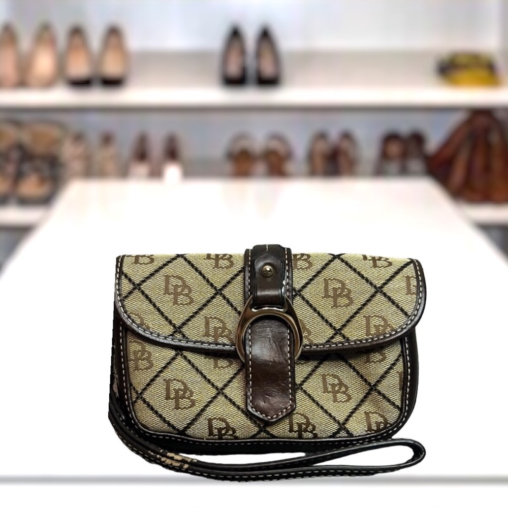 DOONEY & BOURKE Wristlet